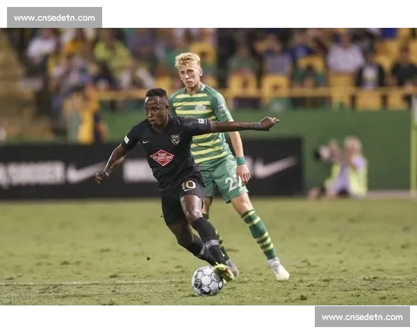 高清足球赛事直播APP下载指南畅享全球赛场精彩即时比分数据分析权威解说 - 副本 (102) - 副本 - 副本 - 副本